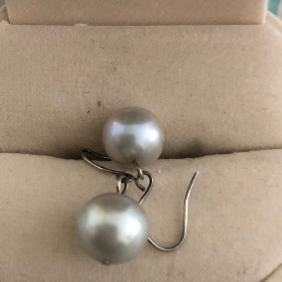 NWOT Real Pearl Dangle Earrings in Grey (Large) - Picture 3 of 6